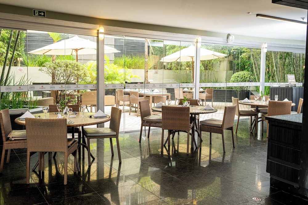 Royal Jardins Boutique Hotel 55/67