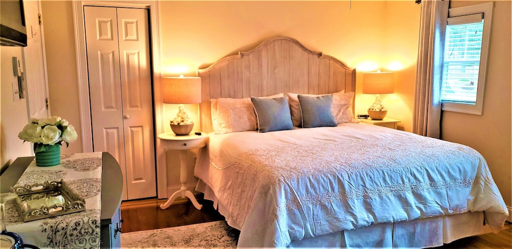 Cove, King Bed