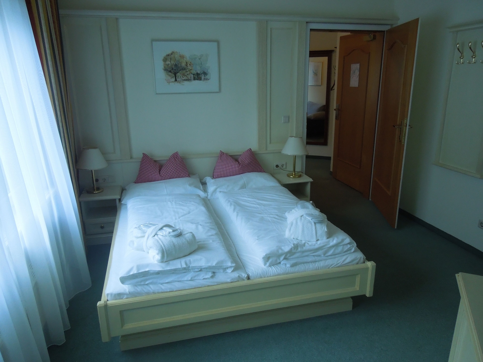 1 BEDROOM, SUITE, BATHTUB