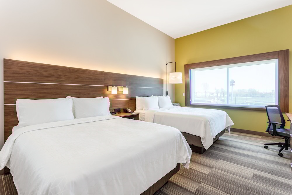 Holiday Inn Express Suites Springfield North 19/60