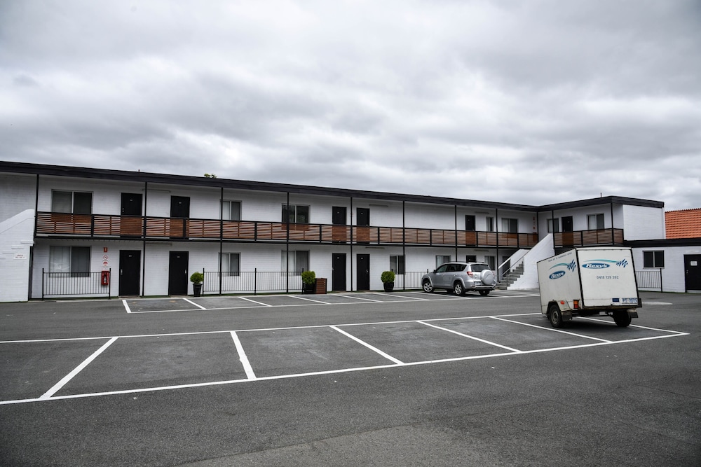 HOBART TOWER MOTEL 36/43
