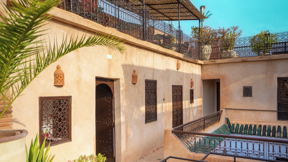 RIAD ALADDIN 4/76
