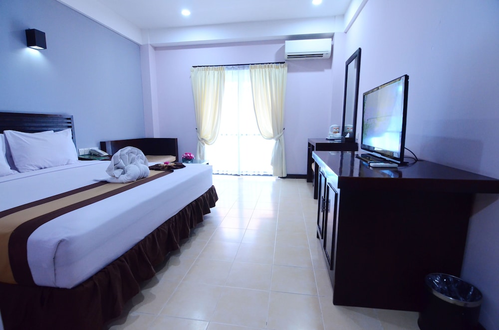 The Grand Santhi Hotel 26/69
