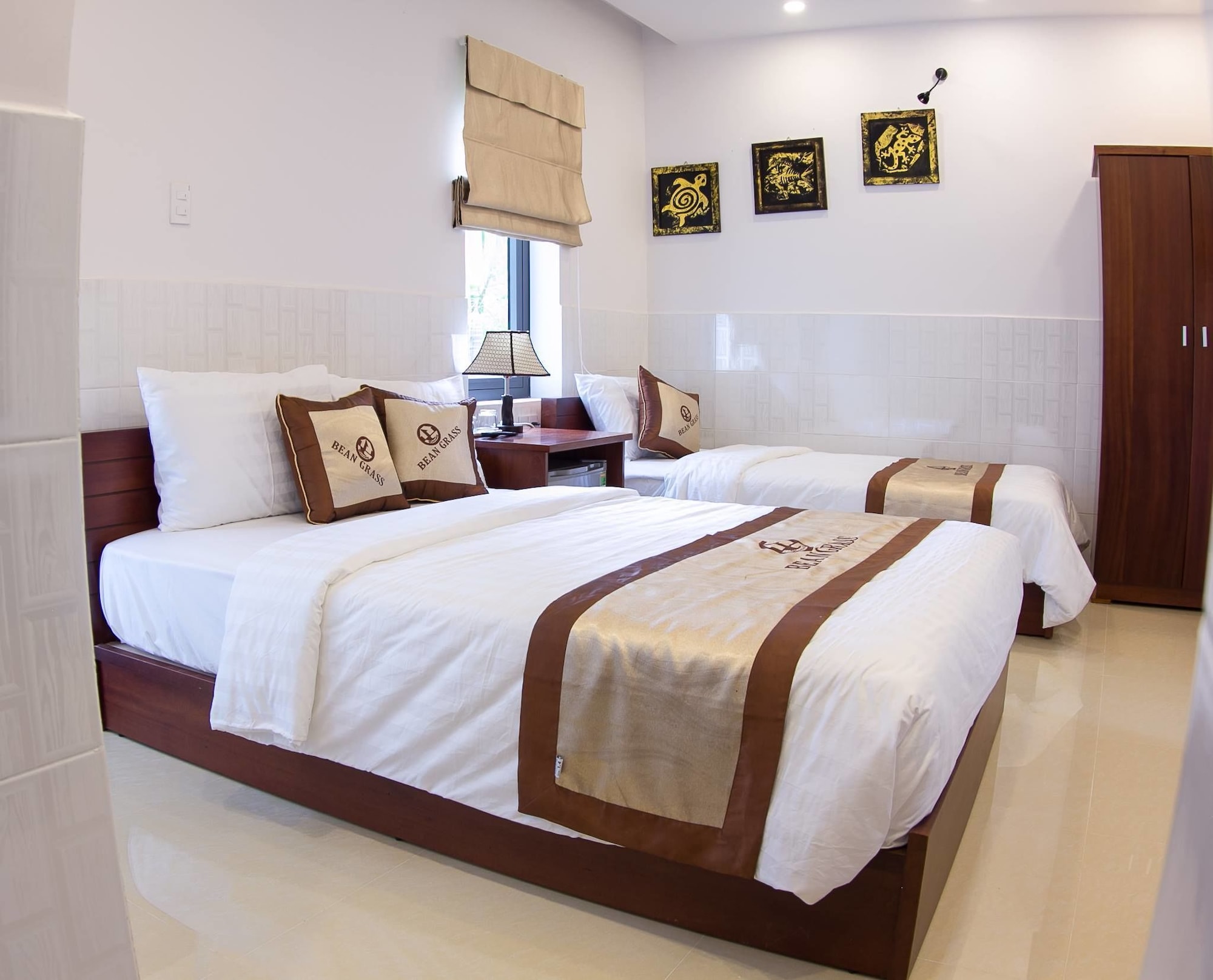 ROOM, TRIPLE, BALCONY