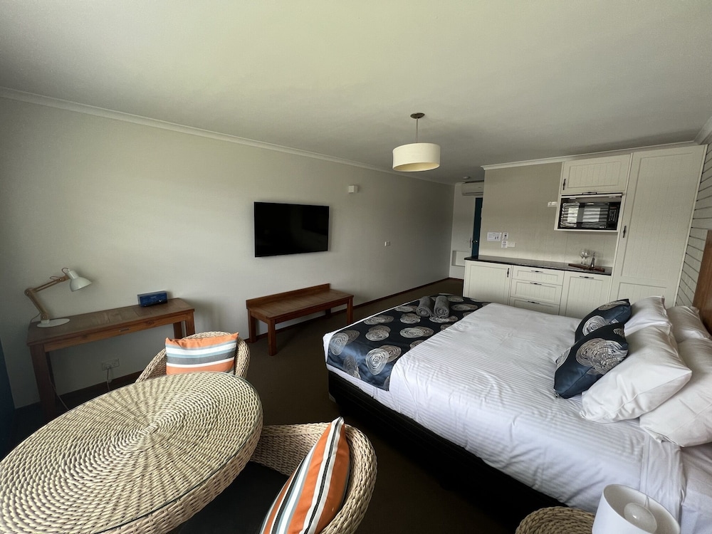 SOUTHERN OCEAN MOTOR INN 32/67