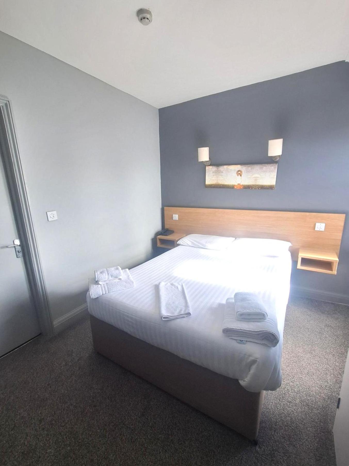 غرفة صغيرة بسرير مزدوج، Burlington Hotel 2/10