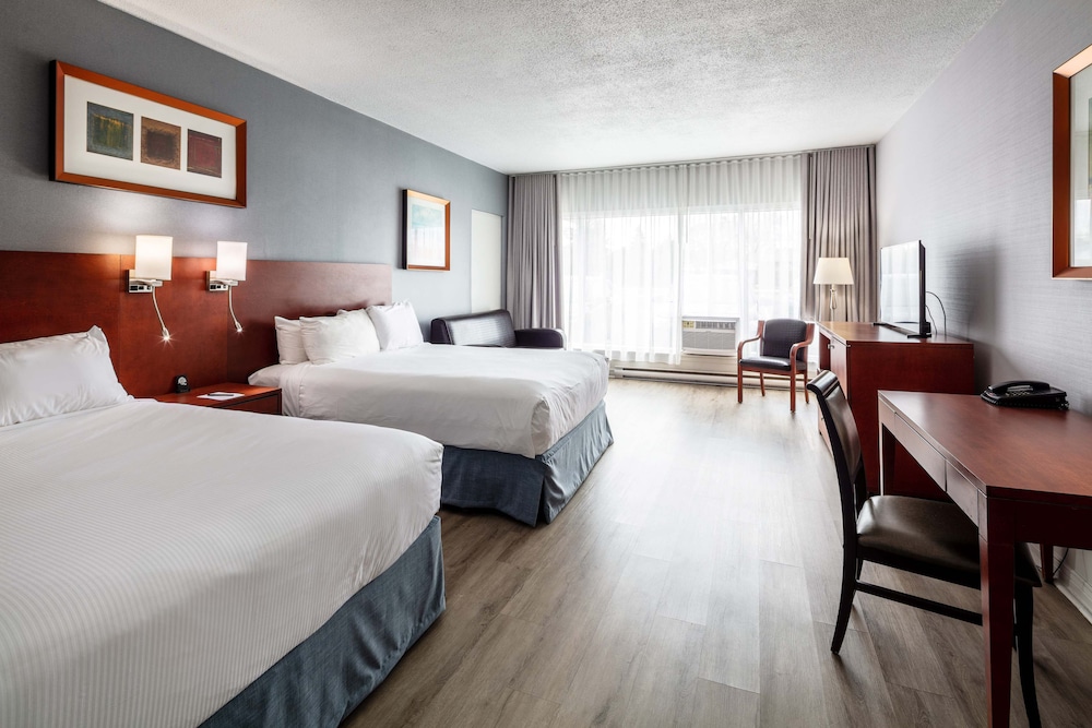 DELUXE, 2 QUEEN BEDS
