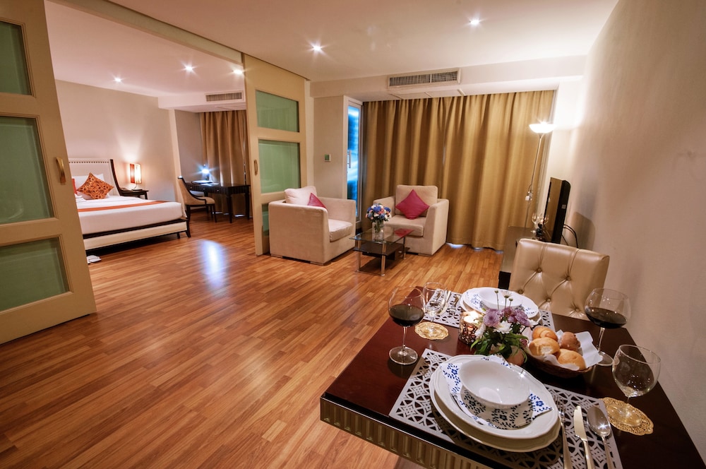 The Bless Hotel And Residence 58/80
