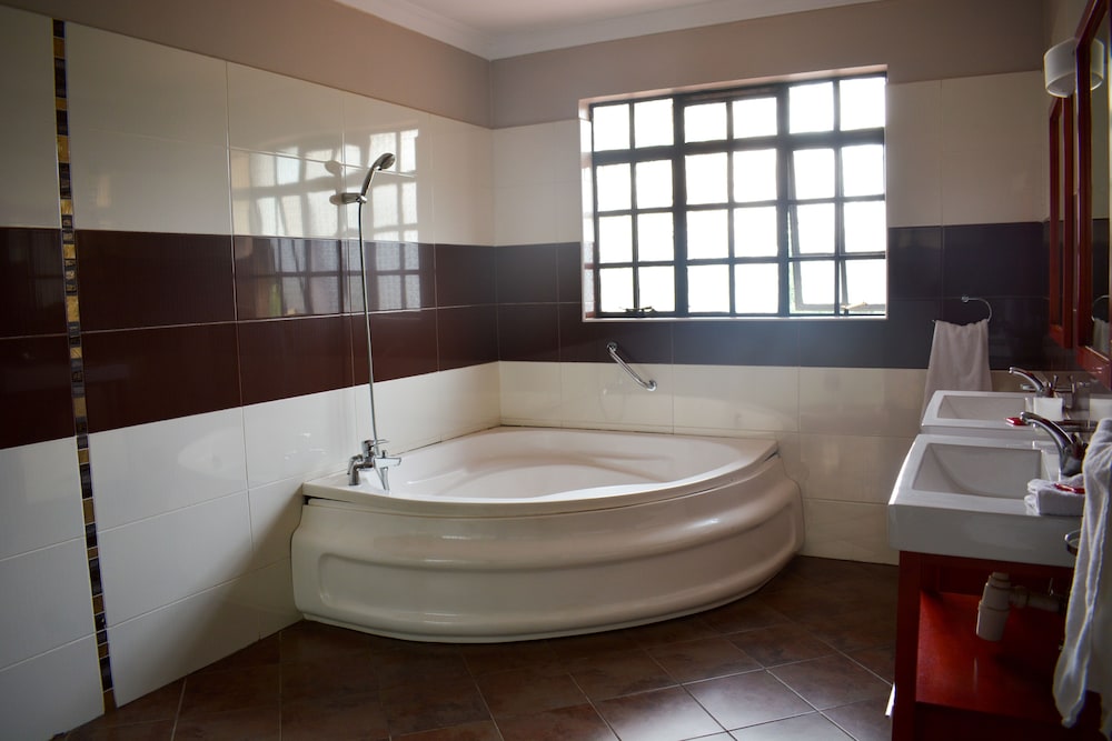 Fair Acres Boutique Hotel 71/71