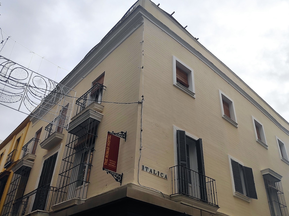 The Nomad Hostel 66/77