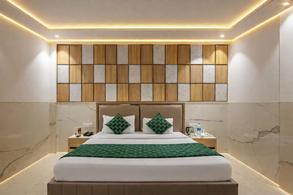 AIRPORT HOTEL DELHI 37 38/64