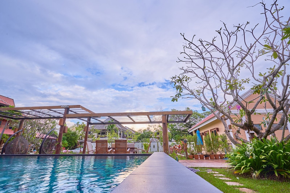 Huean Kham Hom Resort 65/72