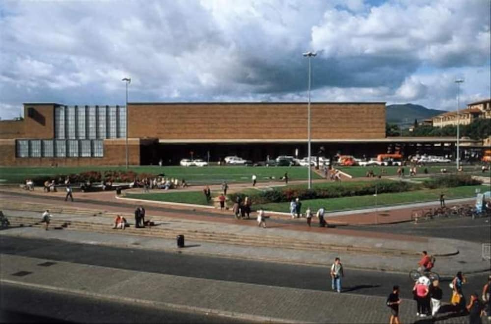 Tourist House 8/73