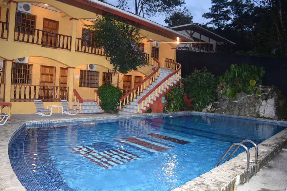 Tres Banderas Hotel 9/71