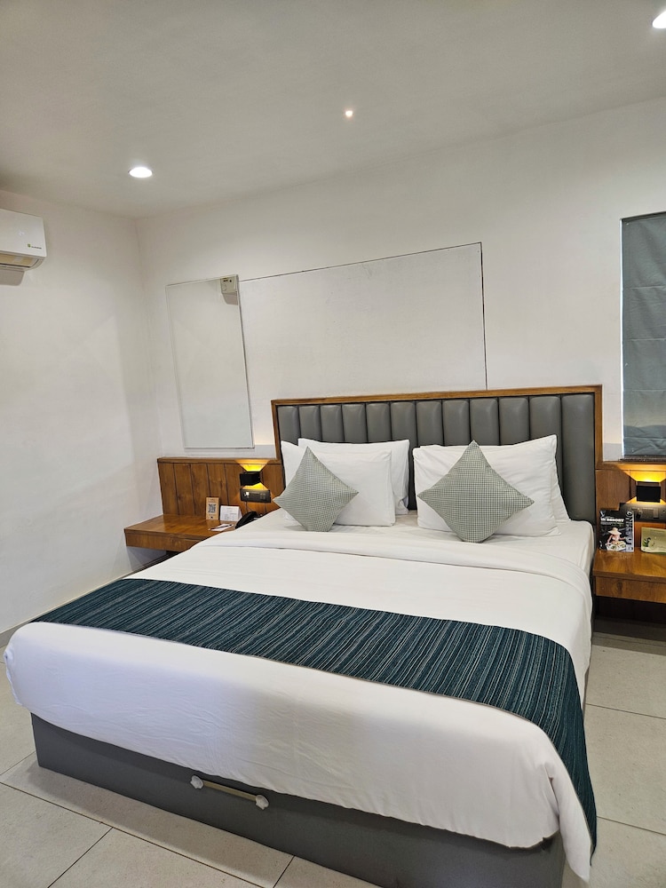 The Fern Wisteria Resort Dhari 20/53