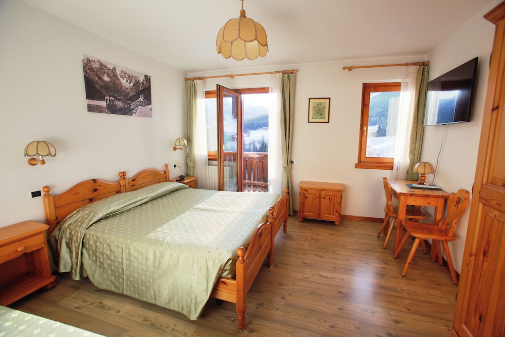 ROOM, TRIPLE