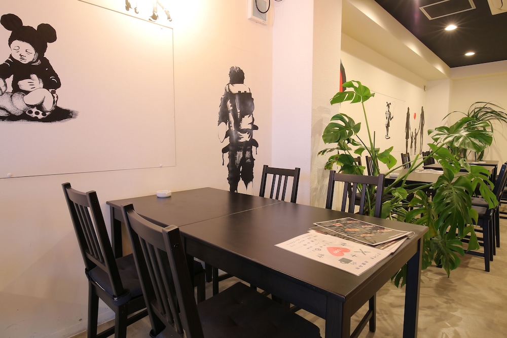 Roots Hostel 49/59