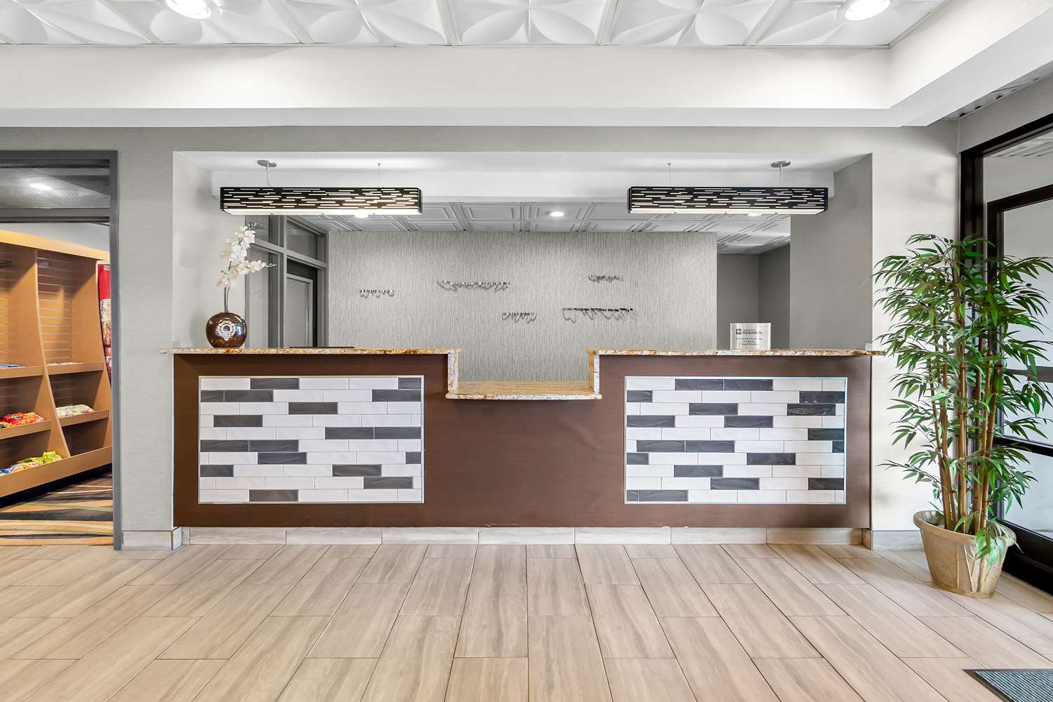 Best Western Knoxville Suites - Downtown 6/39