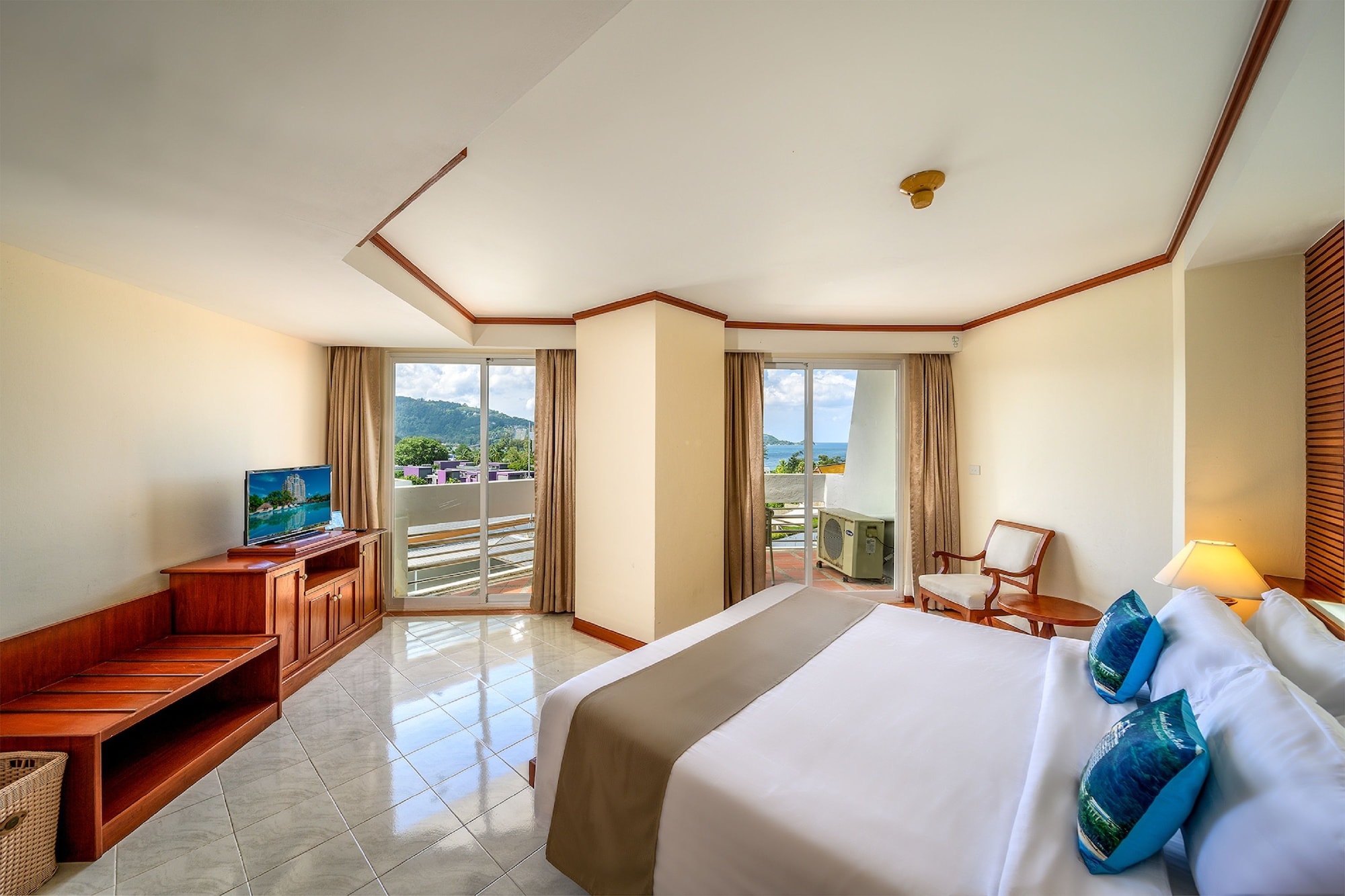 2 BEDROOMS, FAMILY SUITE