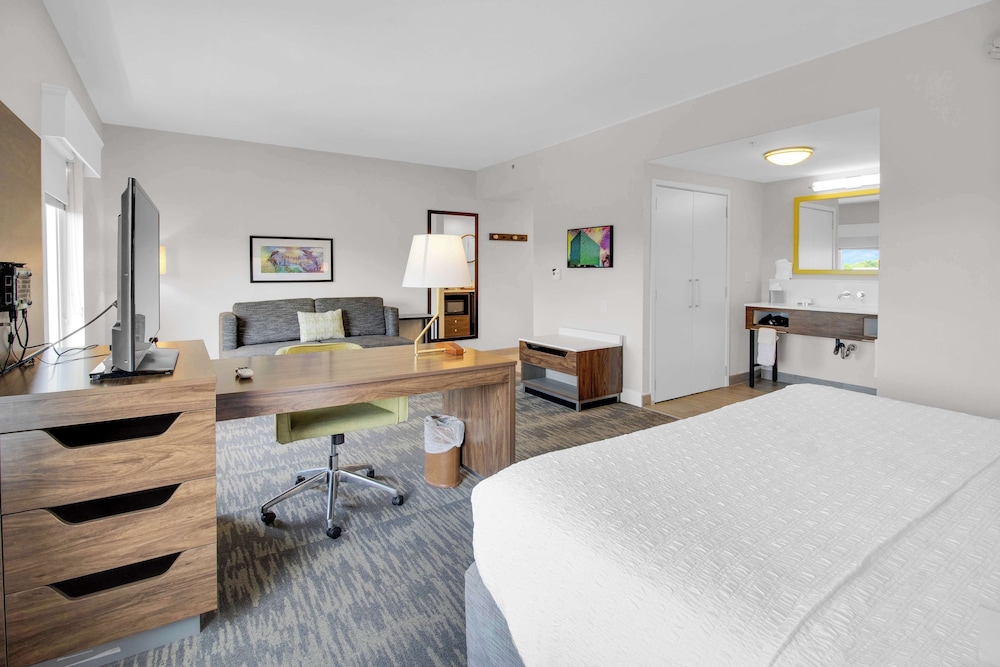 STUDIO, SUITE, KING BED, SOFA