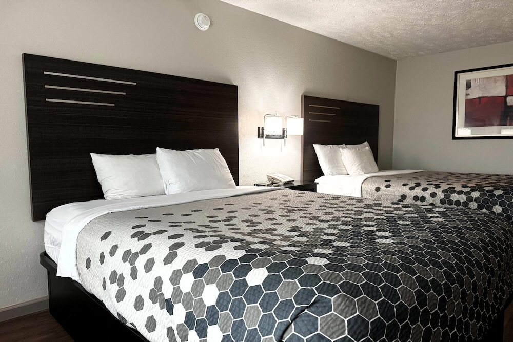 Room, 2 Queen Beds, Smoking