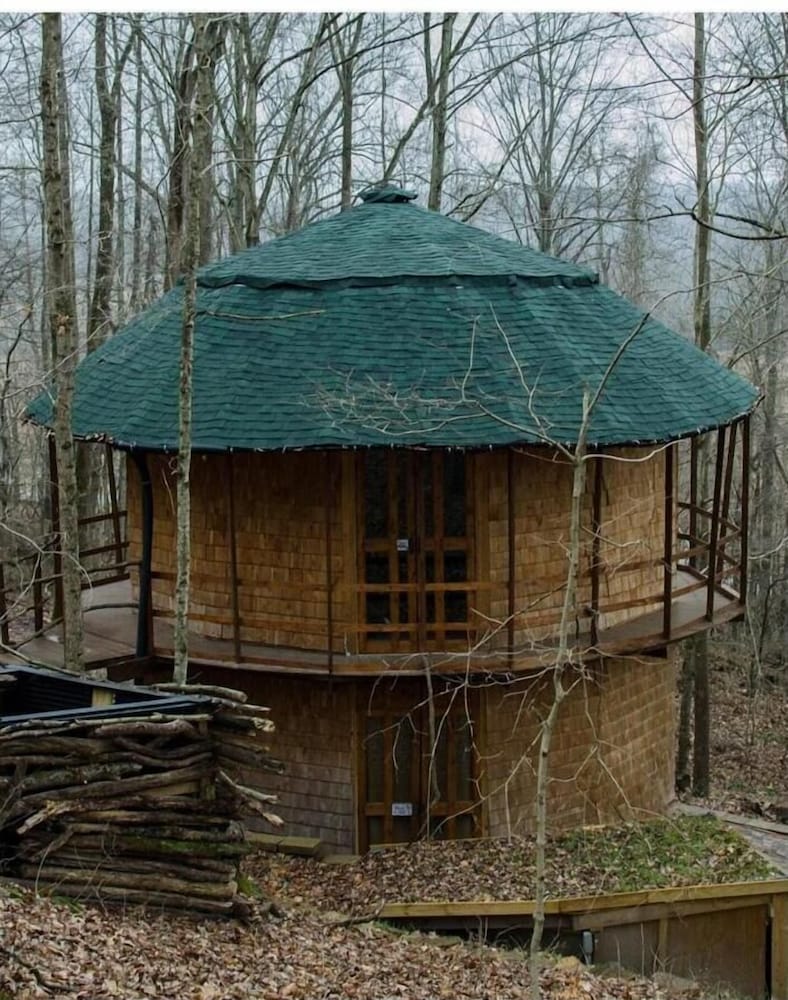 Lost River Hostel 30/50