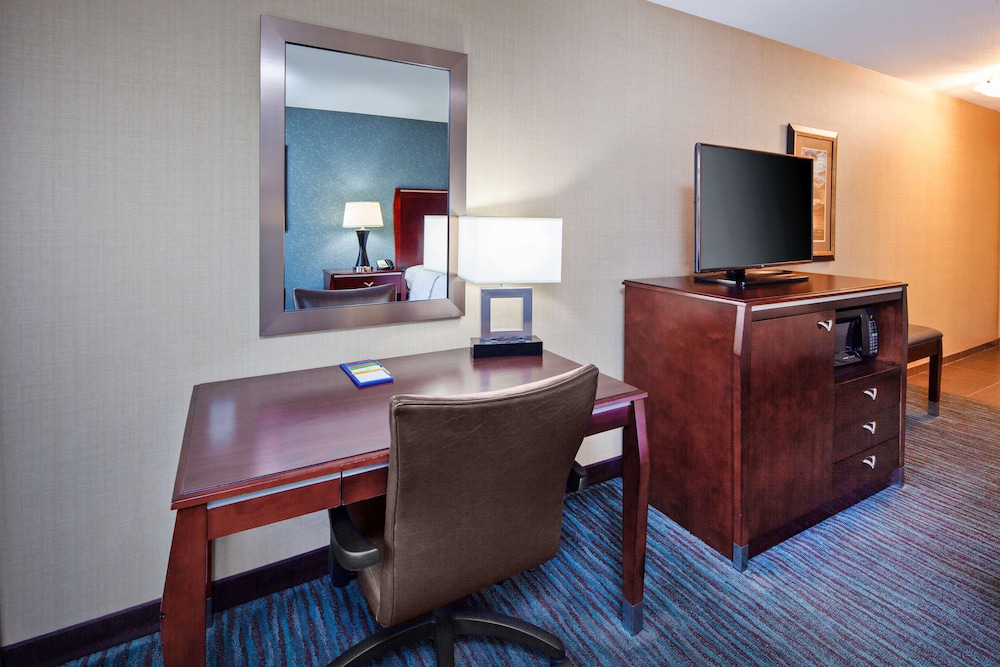 Hampton Inn Suites Agoura Hill 42/46