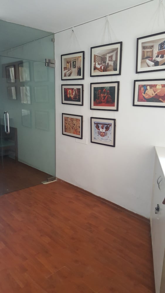 Hotel Le Sutra Hotel, Khar, Mumbai 44/60