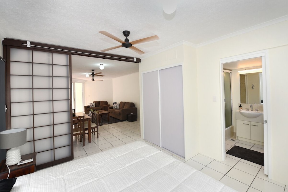 Golden Sands Beachfront Resort 15/70
