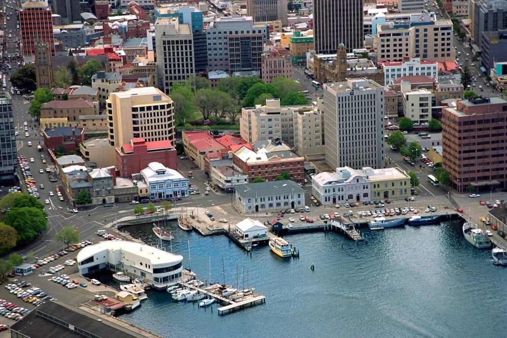 Hobart Waterfront Apartments 24/26