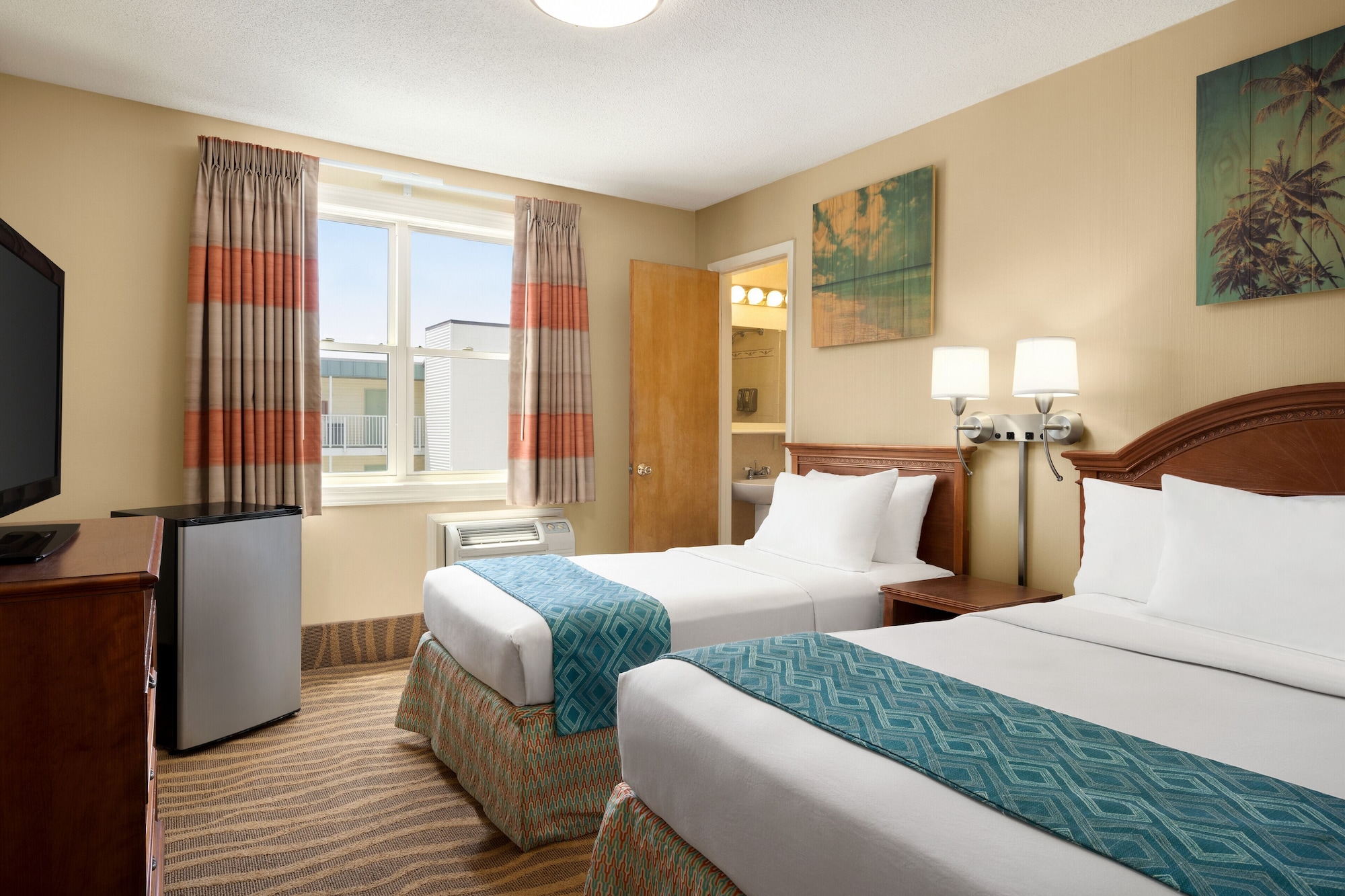 Room, 1 Double and 1 Single Bed, Side View
