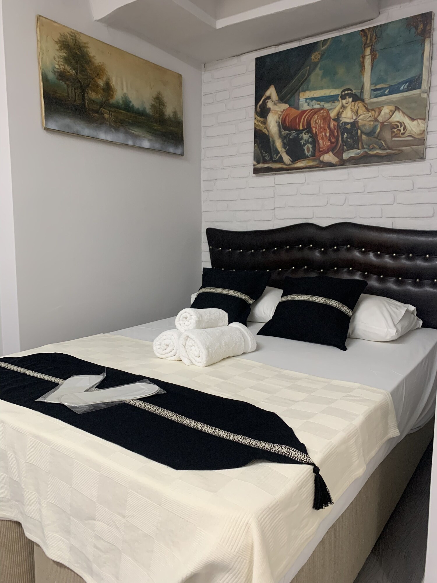 Economy, Quadruple, 2 King Beds