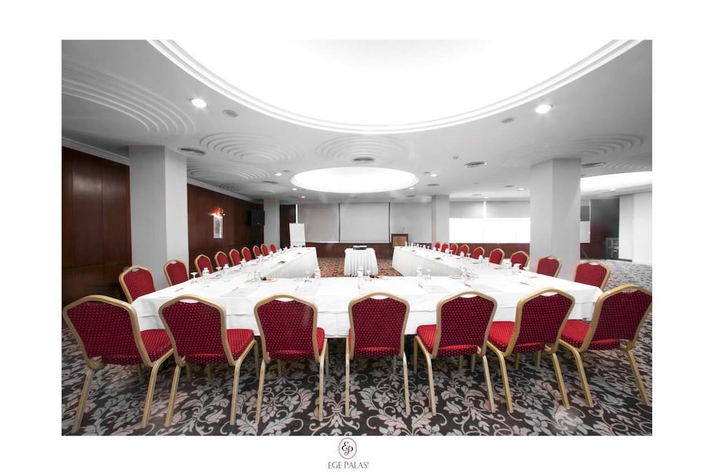Ege Palas Business Hotel 59/66