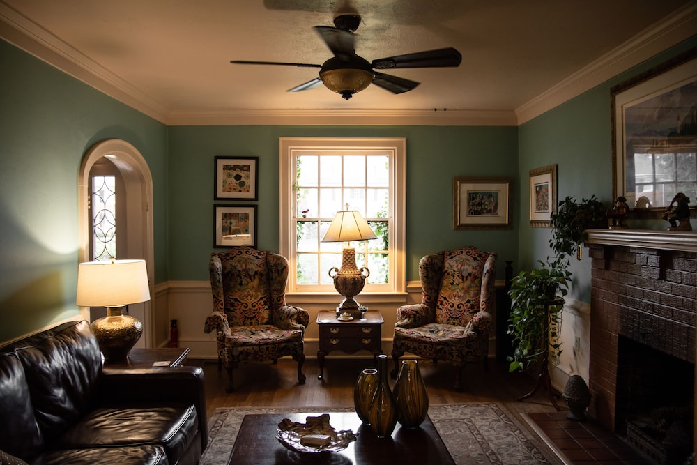 Williamsburg Manor B&amp;B 24/50