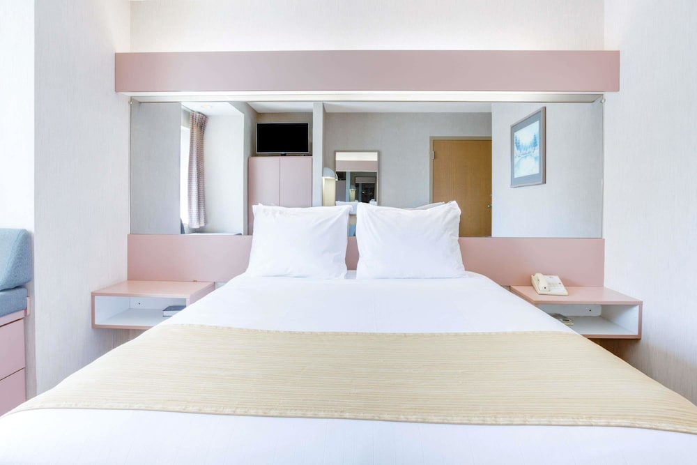 Microtel Inn Greensboro 33/54