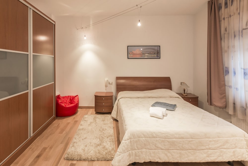 PRINCE RESIDENCE(FORMERLY VESUVIO PRICE RESIDENCE APARTHOTEL) 7/75