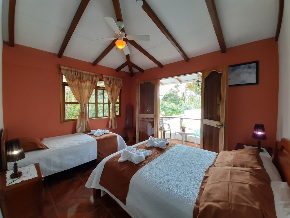 Suymar Ecolodge Galapagos 33/75