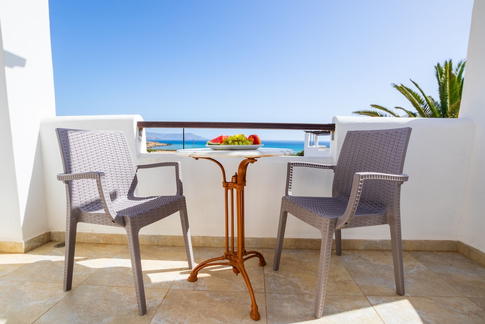 Irini Hotel 40/63