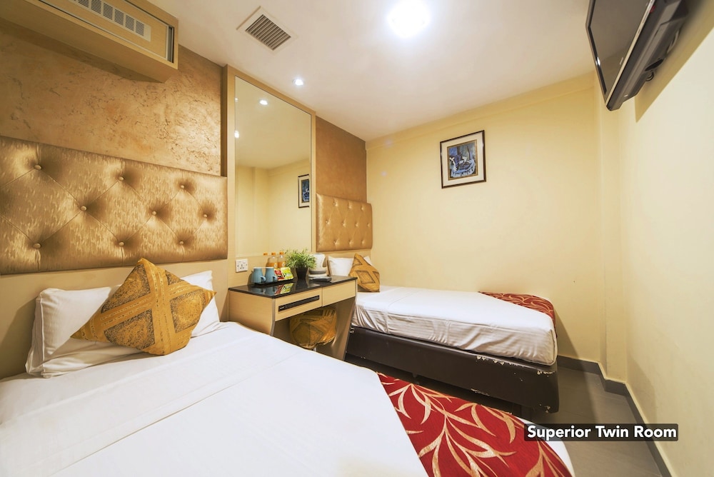 SUPERIOR, TWIN BEDS, NO WINDOW