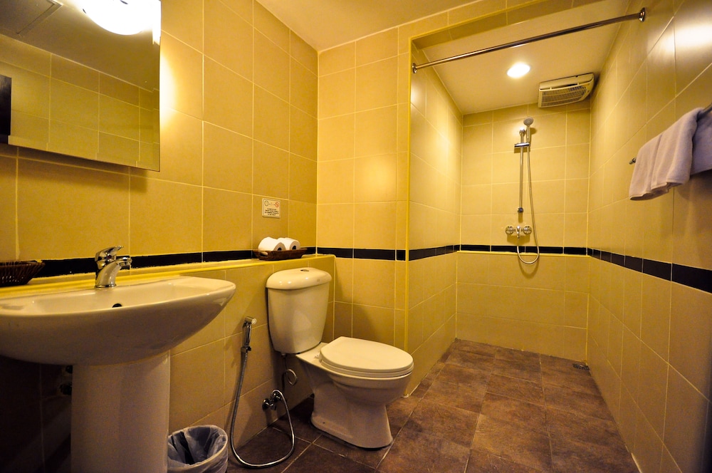 Phuket Airport Hotel 28/74