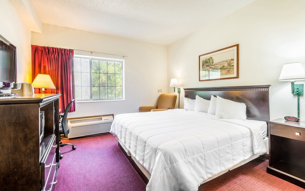 Wamego Inn And Suites 4/16
