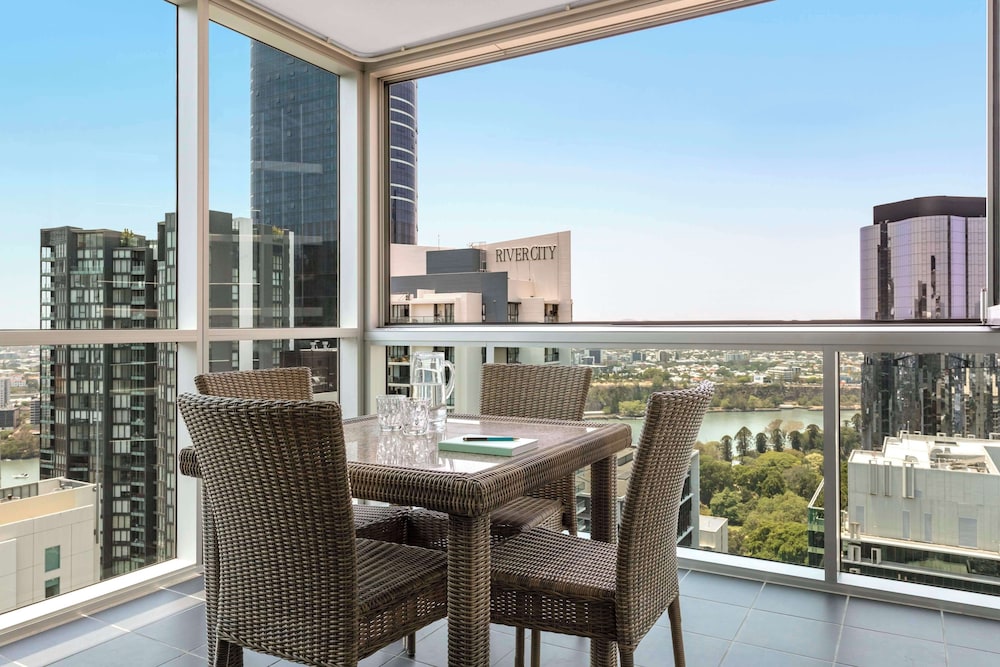 Oaks Brisbane Festival Suites 33/49