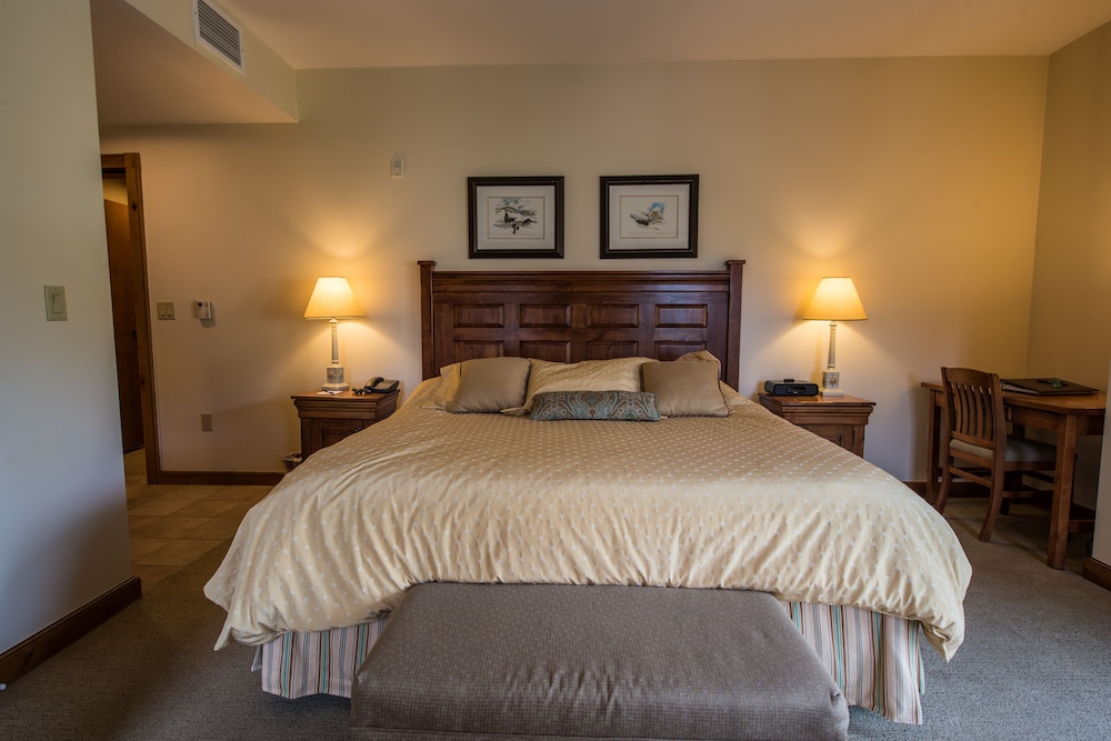 The Lodge At Mountaineer Square 11/34