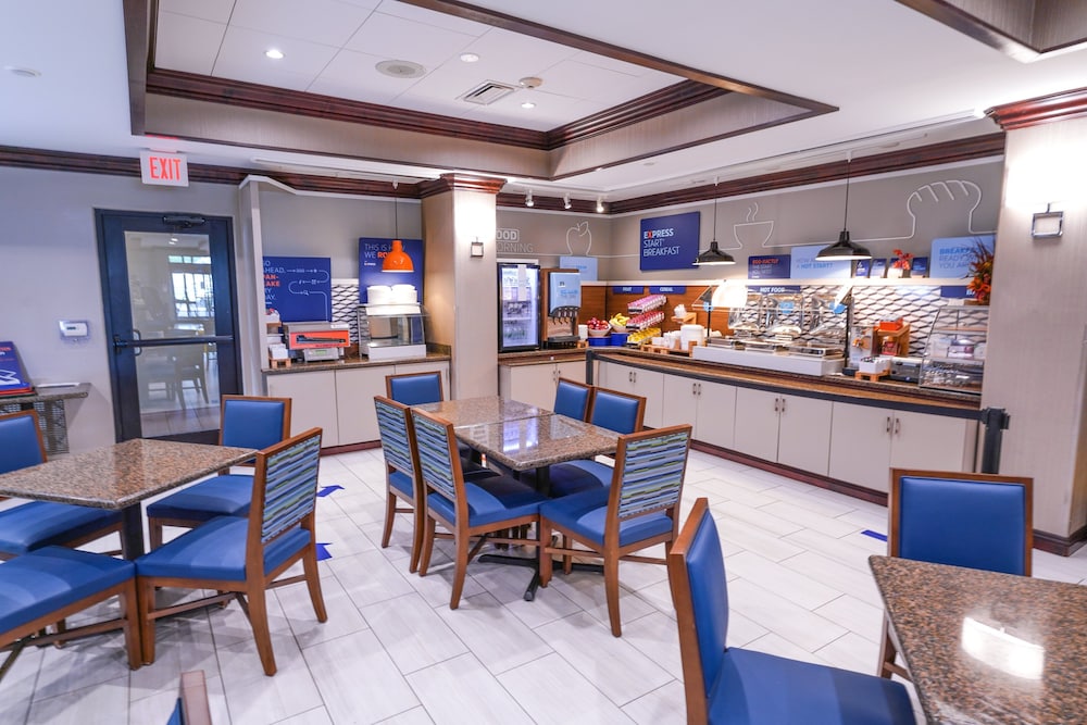 Holiday Inn Express Hotel And Suites Springfield Medical District 29/34