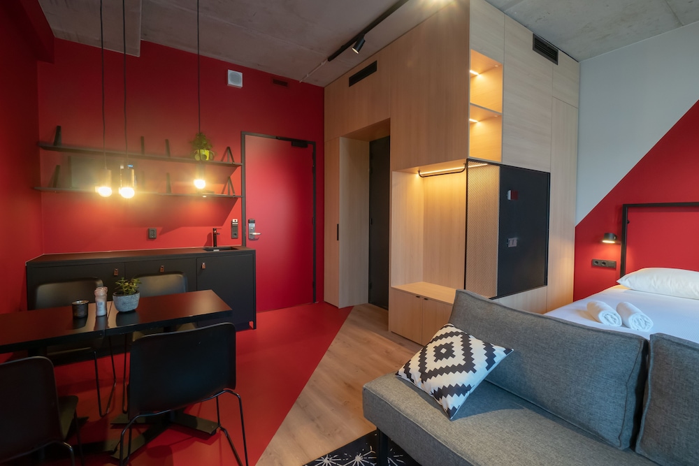 Via Suites 18/37