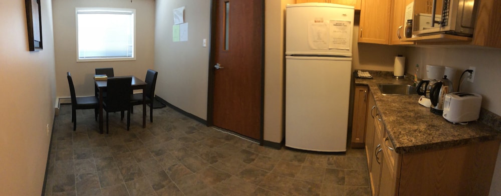 Nettys Nest Visitor Lodge 18/25