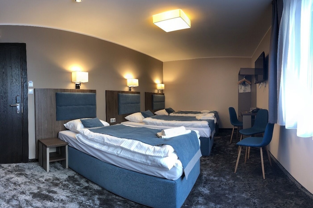 Hotel Sleep 12/70