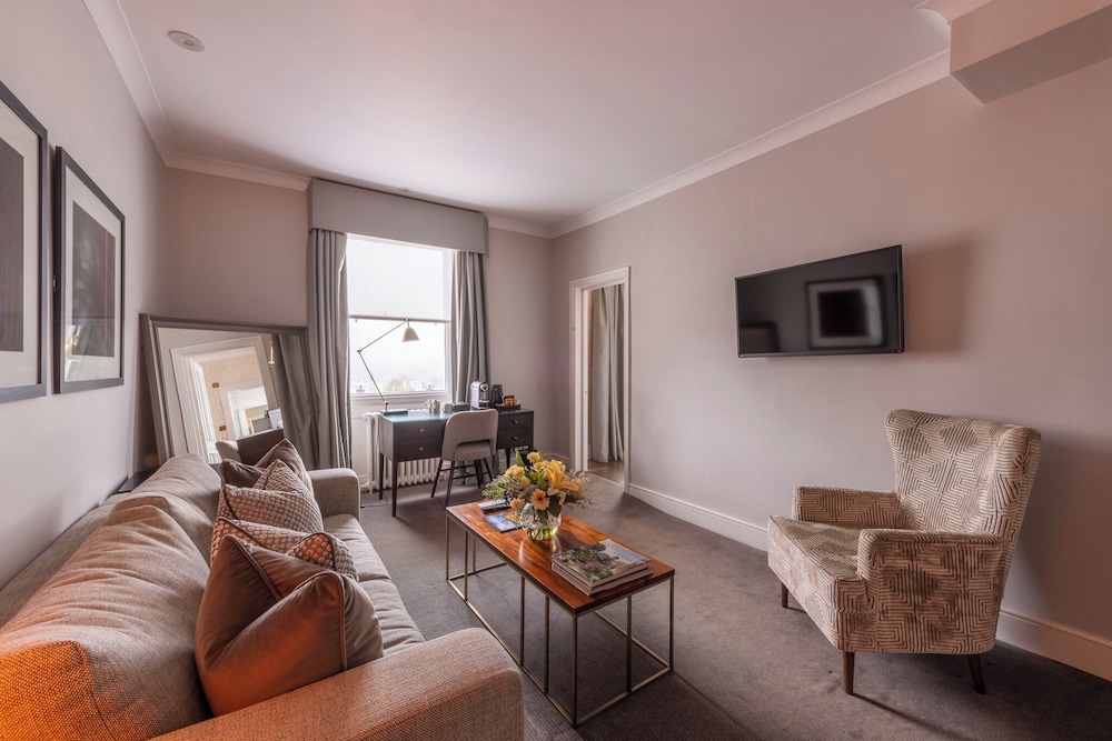 Royal Wells Hotel 49/71