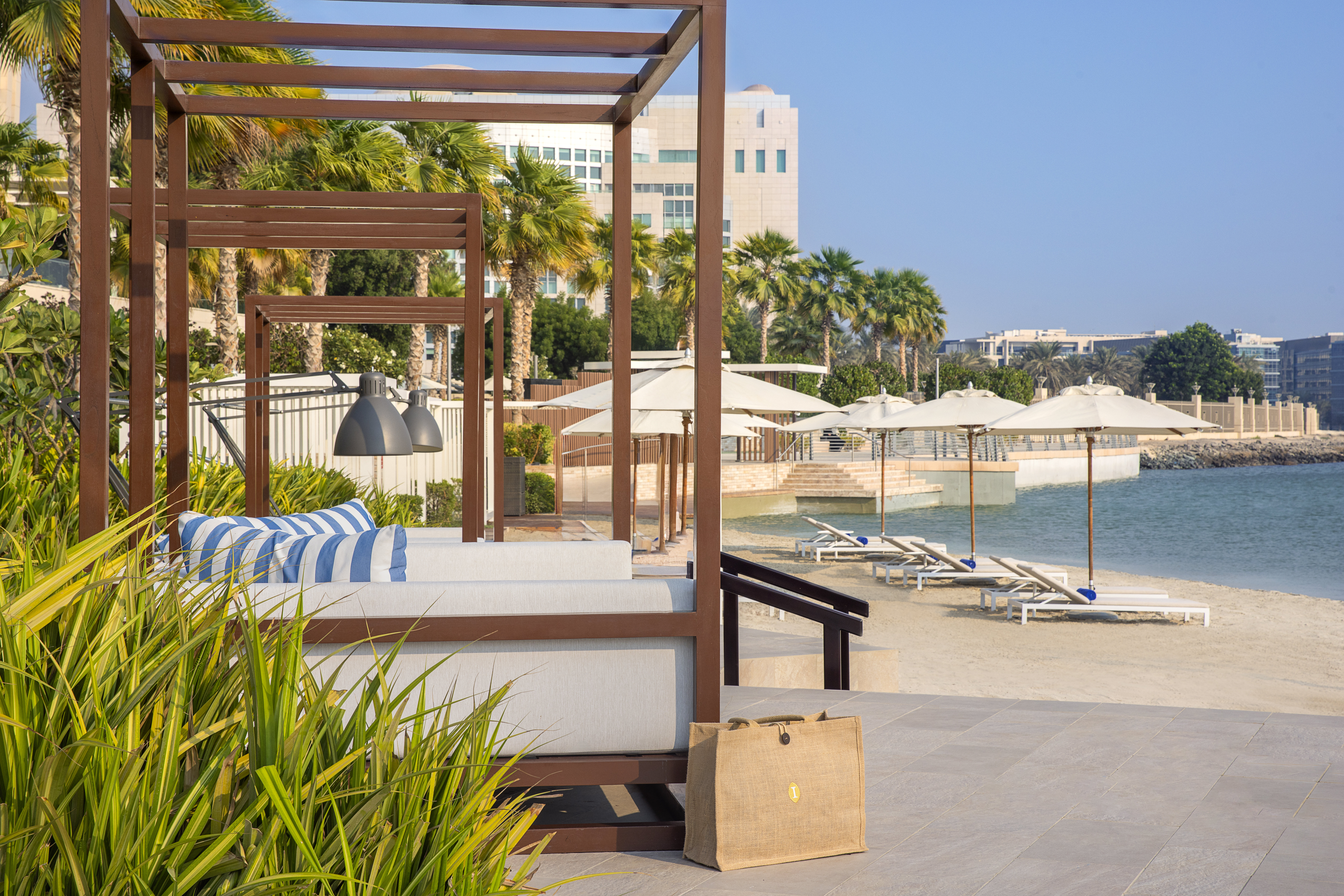 INTERCONTINENTAL ABU DHABI RESIDENCE 59/65