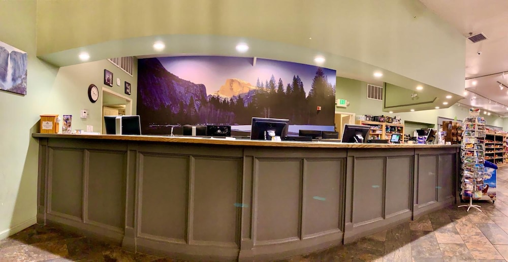 Yosemite View Lodge 5/50